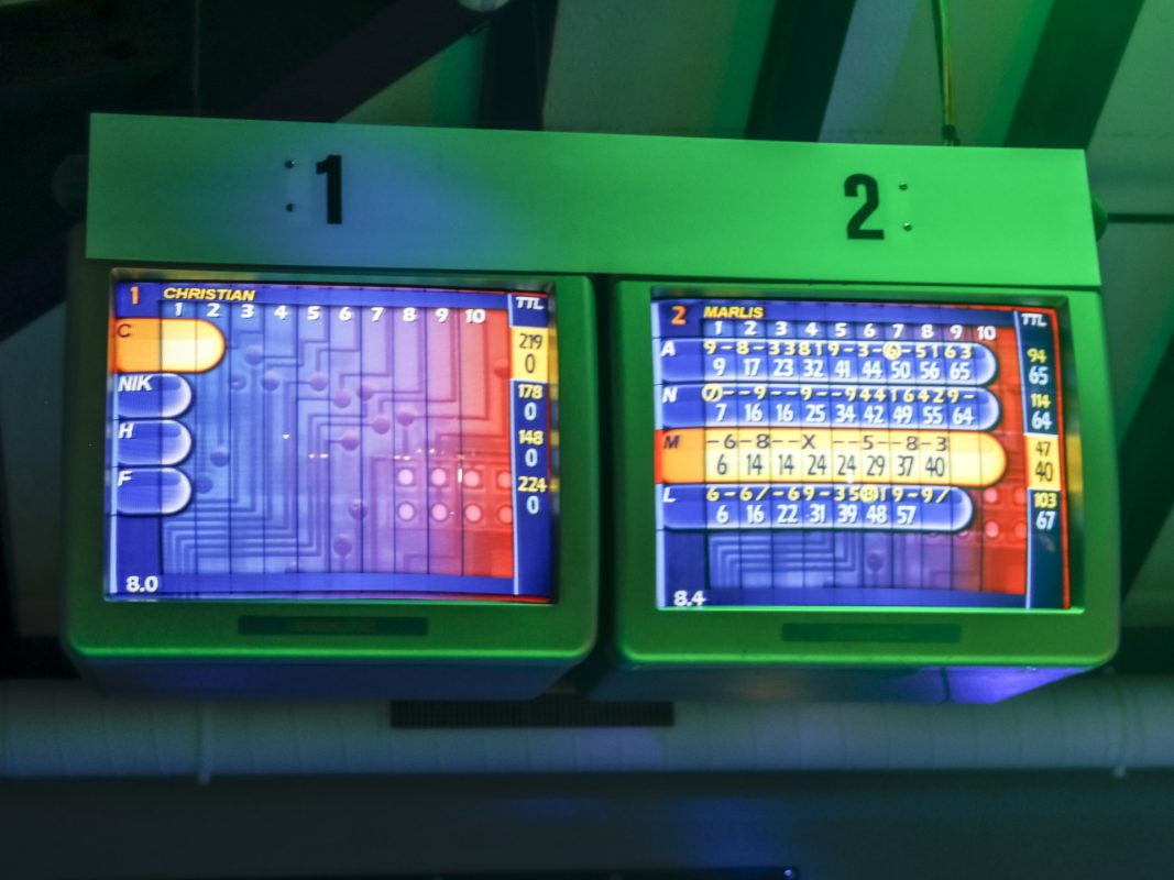 23 11 10 DiscoBowling 14a